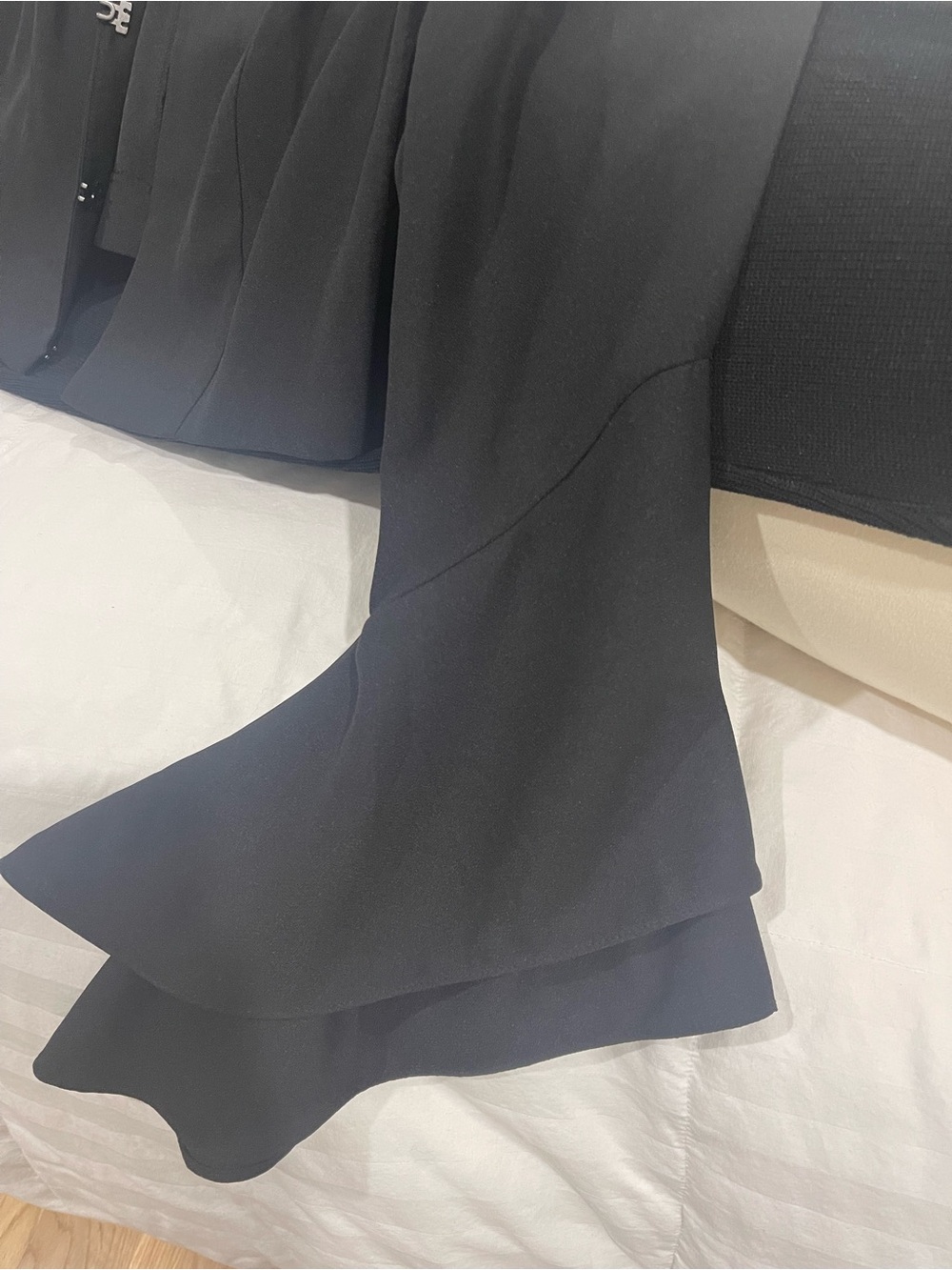 VENUS Black Cropped Blazer with Bell Sleeves - Picture 3 of 5